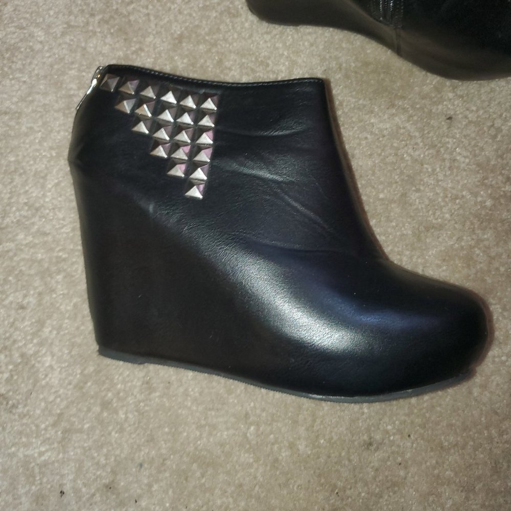 Torrid wedges ankle booties sz 9 - extra wide